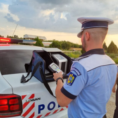 Șofer fără permis, încătușat pe stradă după ce a fost blocat în trafic de polițiști