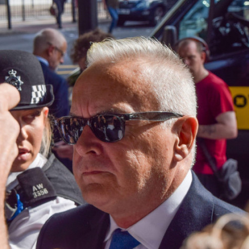 BBC începe eliminarea fostului prezentator Huw Edwards din arhivele sale