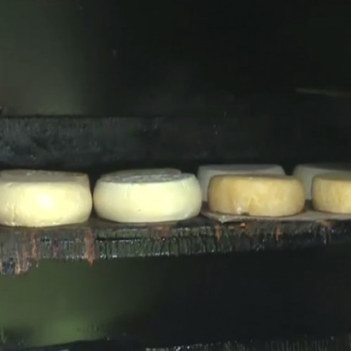 Noi reguli în producția alimentară: Comisia Europeană interzice aromele artificiale de fum