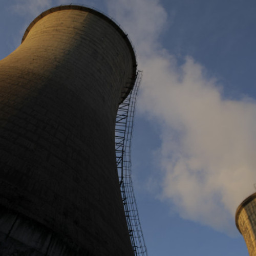 Poluarea din București: Aburul turnurilor de răcire nu este fum, afirmă oficialii ELCEN