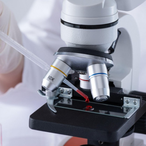 Un nou caz de vindecare de HIV prin transplant de celule stem