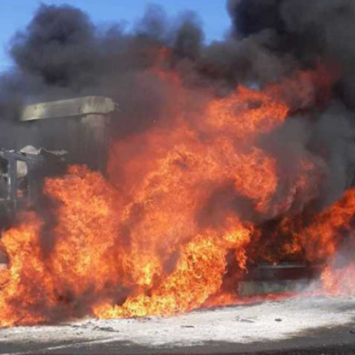 Incendiu puternic la un camion pe DN 1, în județul Cluj