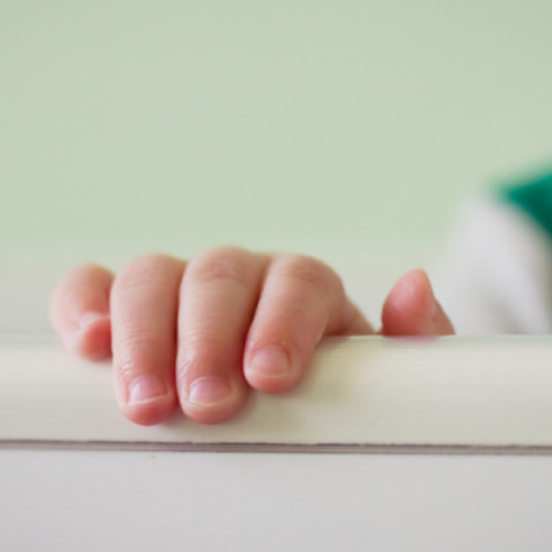 Copilul de 4 ani luat de lângă mama sa a fost plasat la bunici în Calafat