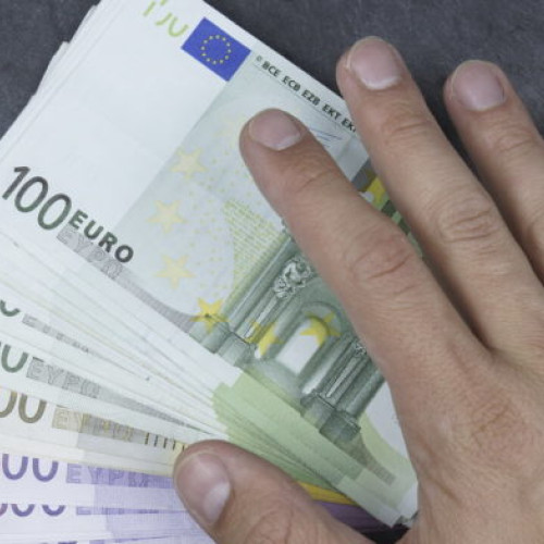 Femeie din Fălticeni înșelată într-o tranzacție valutară