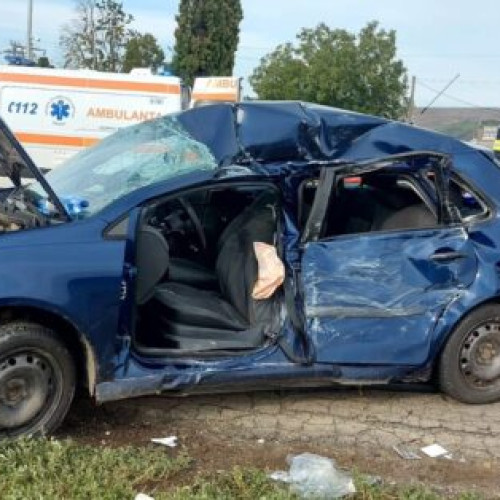 Accident rutier grav în localitatea Pătrăuți: o mamă și doi copii răniți