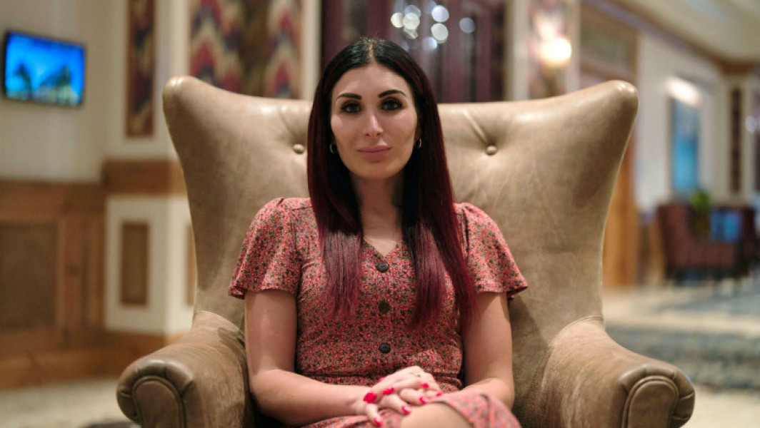 Laura Loomer, activistă conservatoare, a promovat hrană pentru câini într-un demers controversat