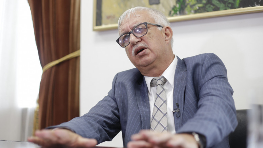 Klaus Iohannis nu poate candida pentru funcția de senator, afirmă Augustin Zegrean