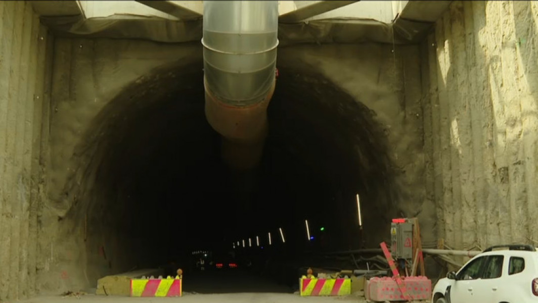 Specialiști din 14 țări contribuie la construcția primului tunel forat din România