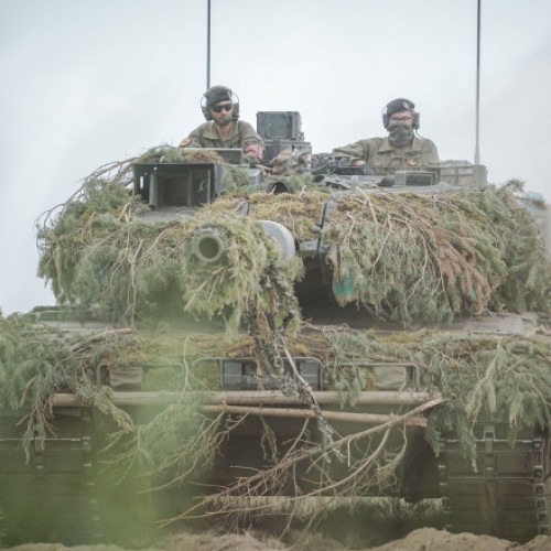 Tanc Leopard german, aflat pe un trailer, ajunge la uzinele Uralvagonzavod