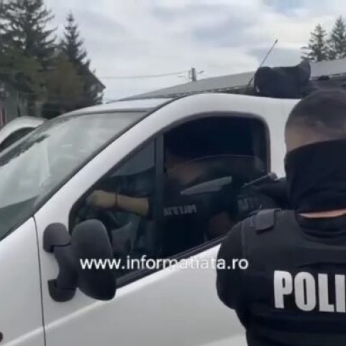Acțiune spectaculoasă a poliției în Dolhasca: Un bărbat prins după o tentativă de jaf armat