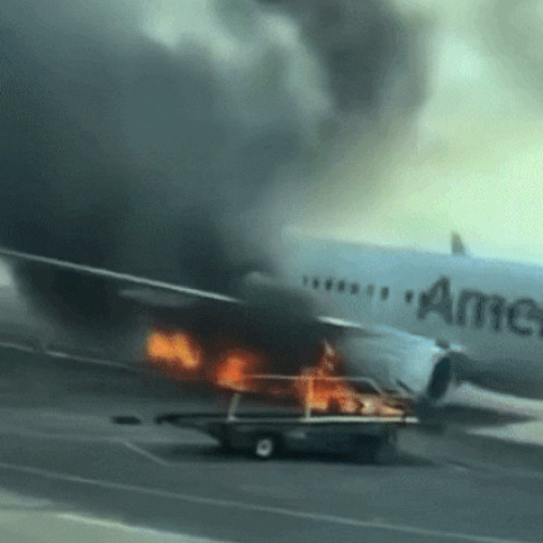 Incendiu pe un avion American Airlines la Aeroportul Internațional din Denver