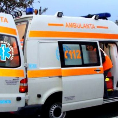 Copil accidentat de tată în timp ce traversa strada