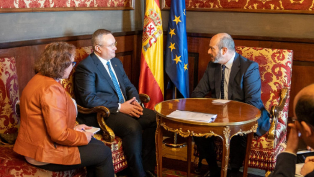 Românii din Spania, dublă cetăţenie în acest an: Anunț important al lui Ciucă la întâlnirea cu Pedro Rollan Ojeda