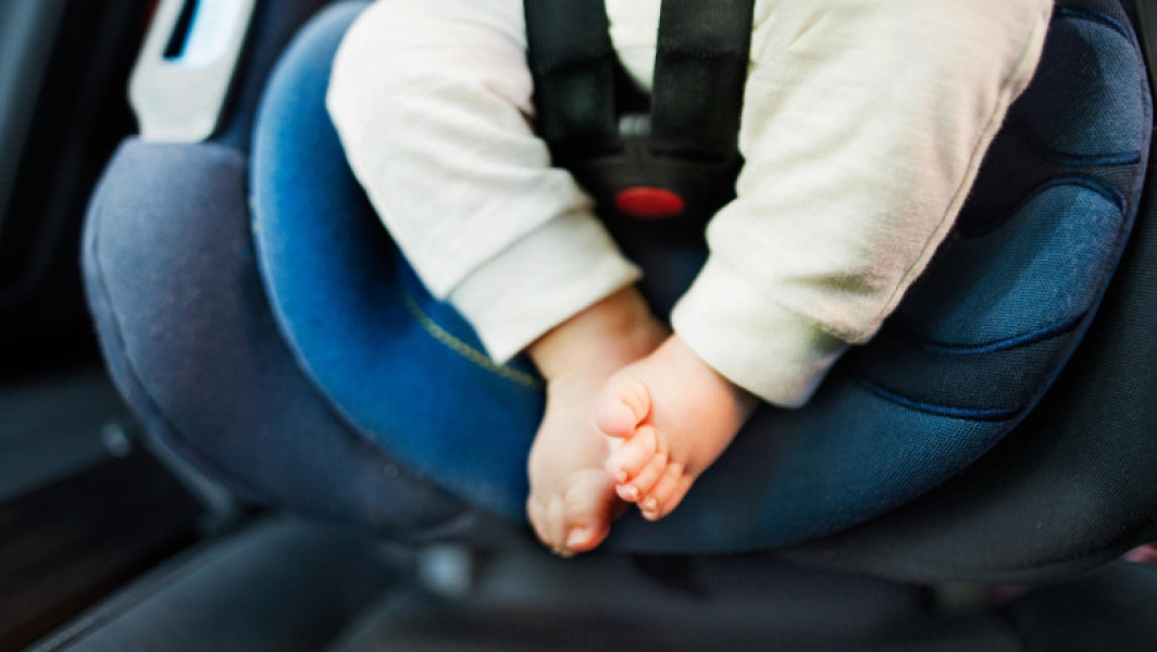 Bebeluș din Iași a murit după ce era transportat fără scaun auto special