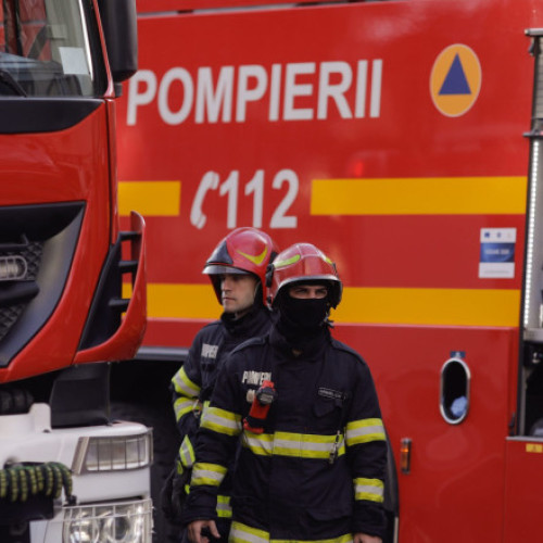 Incendiu la o anexă a unei biserici din Dudeștii Noi cu 35 de copii evacuați