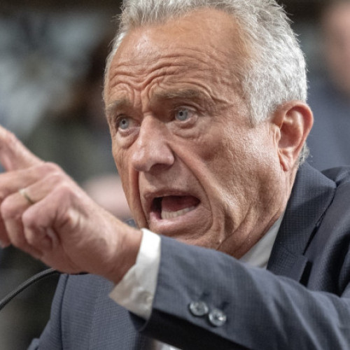 Secretarul american al sănătăţii impune schimbări rapide în politicile privind vaccinurile