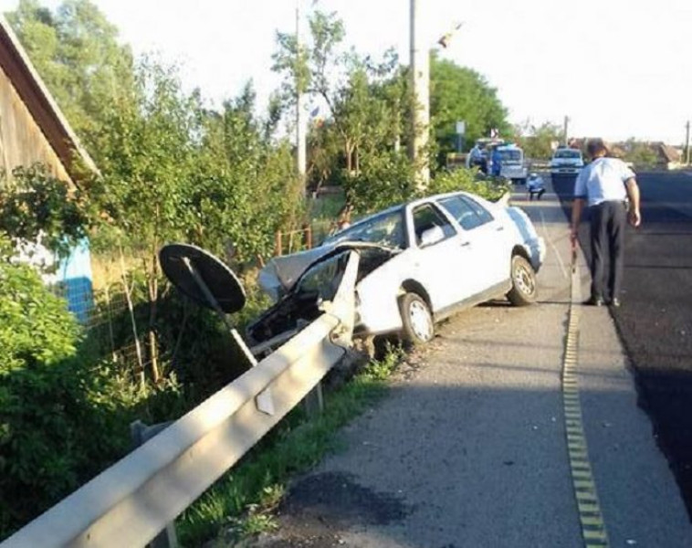 Un șofer din Frasin prins beat la volan după ce a lovit un parapet pe DN 17