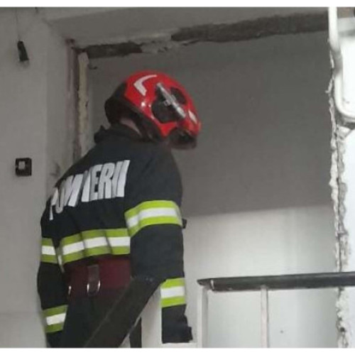 Explozie fără victime într-un bloc din Râmnicu Sărat provocată de acumulări de gaze