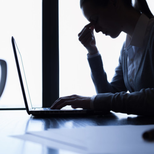 Tot mai mulți tineri se confruntă cu burnout și apelează la specialiști