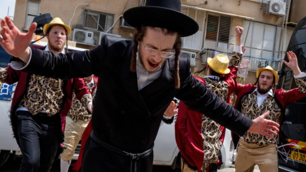 Evreii ultraortodocși nu vor mai primi bani ca să studieze în loc să meargă în armată. Decizia Înaltei Curți a șocat partidele Haredi