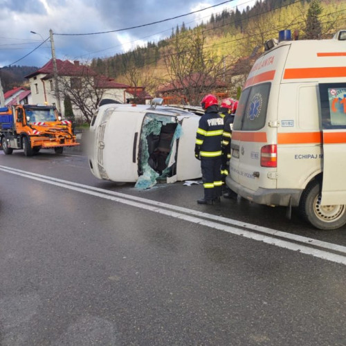 Microbuz Răsturnat în Prisaca Dornei: Cinci Răniți în Accidentul de Pe DN17 - VIDEO