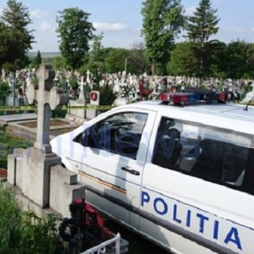 Un preot a descoperit mormântul profanat al unui prieten după ce acesta i-ar fi transmis un mesaj în vis.