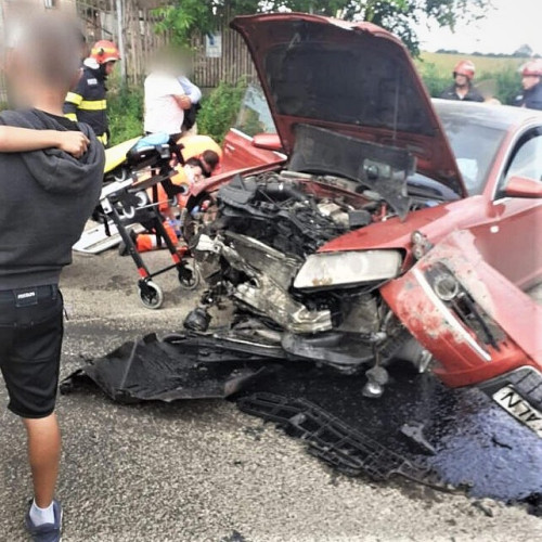 Accident grav în Vicovu de Sus: Șofer de 59 de ani și-a pierdut controlul mașinii, intrând într-un cap de pod din cauza unor probleme de sănătate
