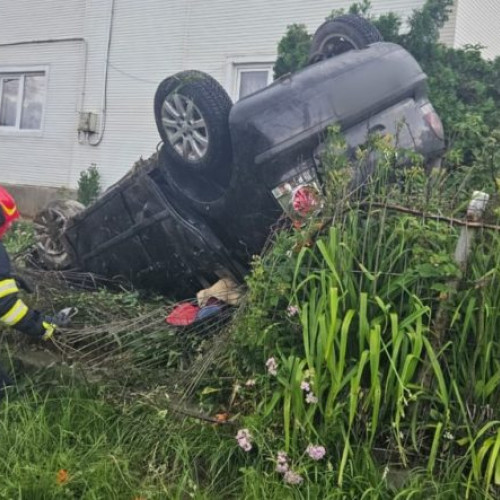 Mașină scăpată de sub control de o șoferiță care gonea pe șosea FOTO