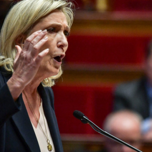 Marine Le Pen îl acuză pe Emmanuel Macron de &quot;lovitura de stat administrativă&quot;