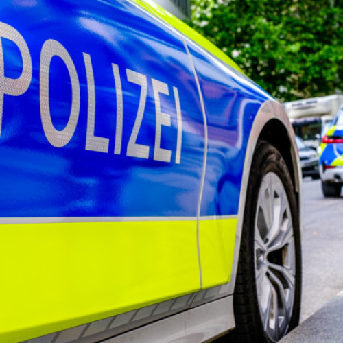 Ofițer de poliție german concediat pentru furt de brânză cheddar dintr-un camion răsturnat